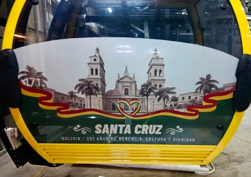 Mi Teleférico rinde homenaje a Bolivia con decoración especial en sus cabinas