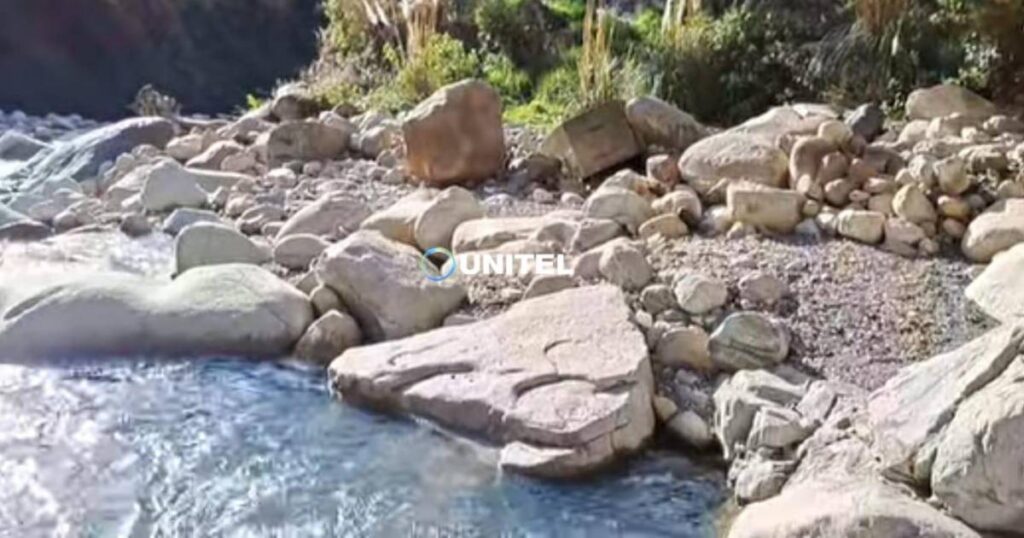 Trágico hallazgo: un recién nacido fue encontrado sin vida en la orilla de un río en Sorata