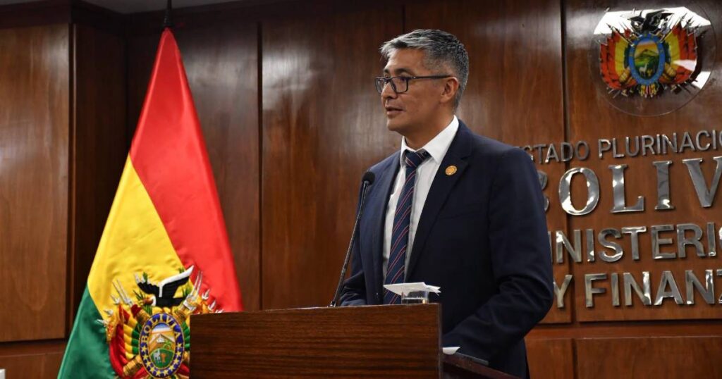 Lissa Claros denuncia a exministro Espinoza por emisión de bonos sin autorización