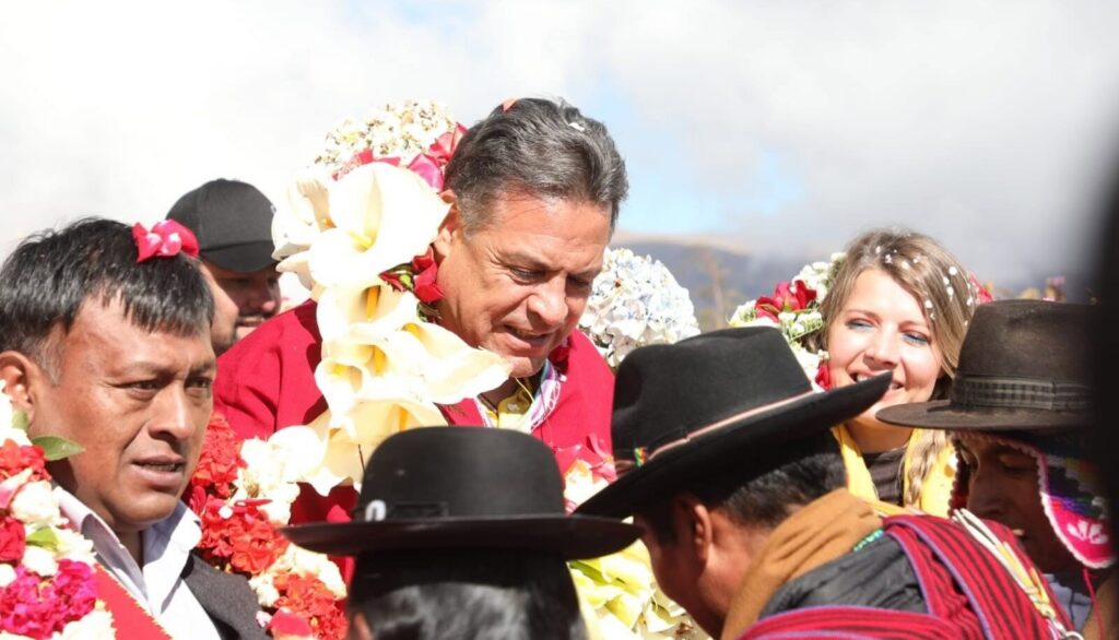 Gobernación de La Paz prioriza asfaltado de ruta Humacha-Ambaná y entrega de pozos en Carabuco