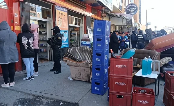 Clausuran bares ilegales en El Alto que operaban como viviendas