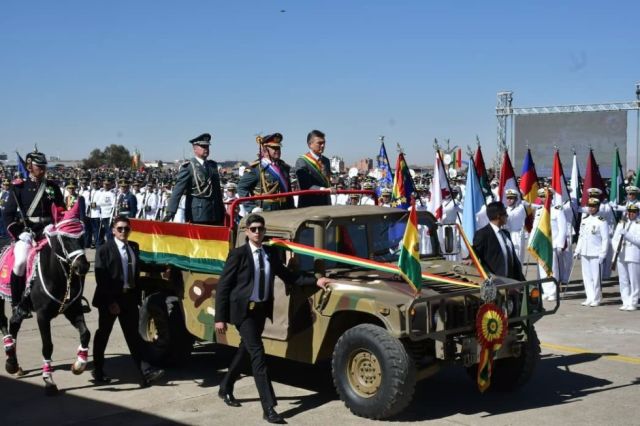 Rodrigo Paz celebra el aniversario de las Fuerzas Armadas en El Alto