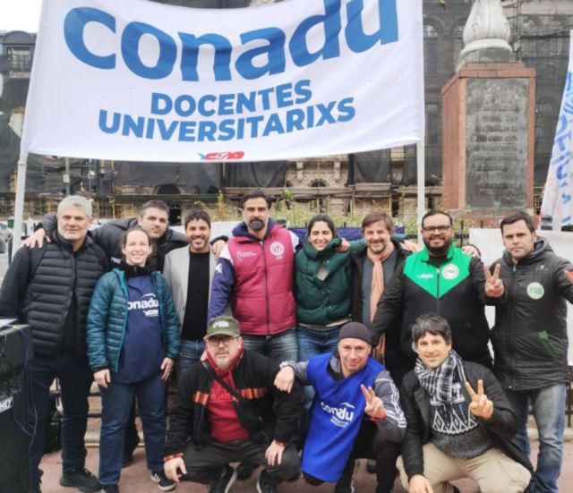 Paro Nacional de Docentes Universitarios en Argentina por Recortes Presupuestarios