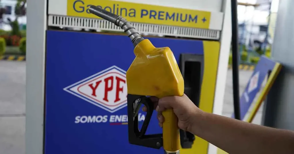 Proponen liberar importaciones de combustible a privados para solucionar crisis
