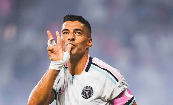 Luis Suárez brilla con un golazo a 40 metros en el empate de Inter Miami