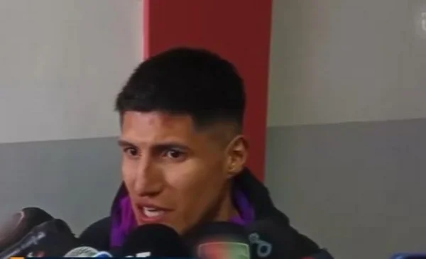 Luis Alí expresa su descontento por el tiempo de adición en el partido contra Always Ready