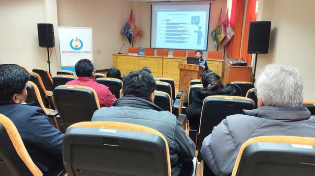 Defensoría del Pueblo denuncia maltrato a internos y residentes médicos en Bolivia