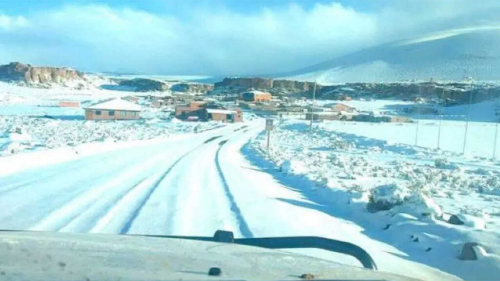 Cierre de fronteras por intensas nevadas en Potosí