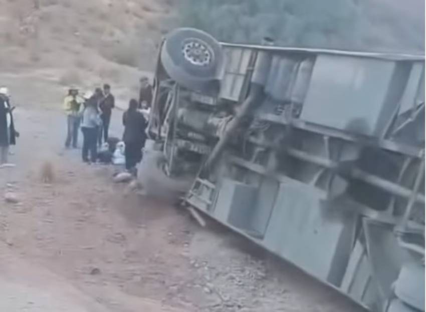 Accidente de bus en la ruta Villazón-La Paz deja 14 heridos