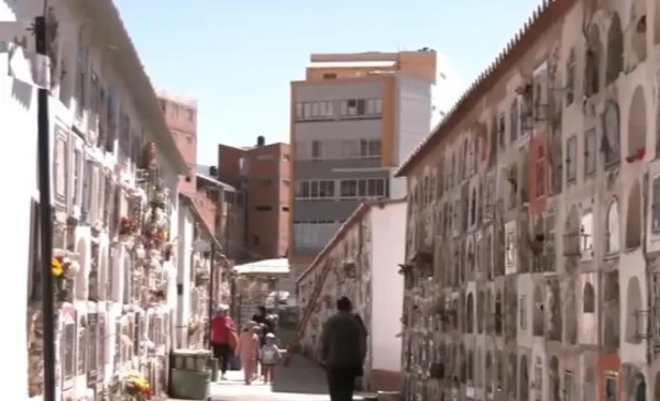Restos de 216 fallecidos en riesgo de ser trasladados a fosa común