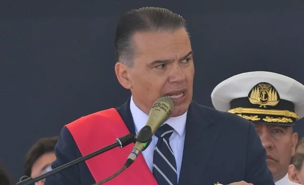 Ascensos en las Fuerzas Armadas deben basarse en el mérito, afirma Ministro de Defensa