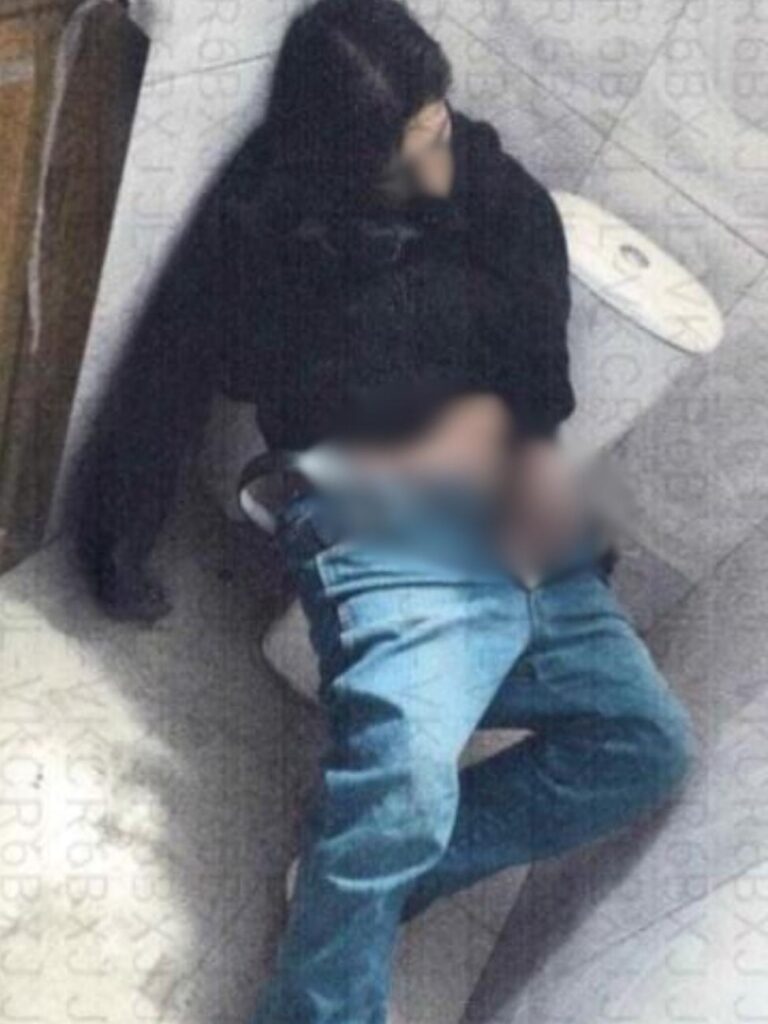 Extraña muerte en Oruro: Hombre hallado sin vida en baño público
