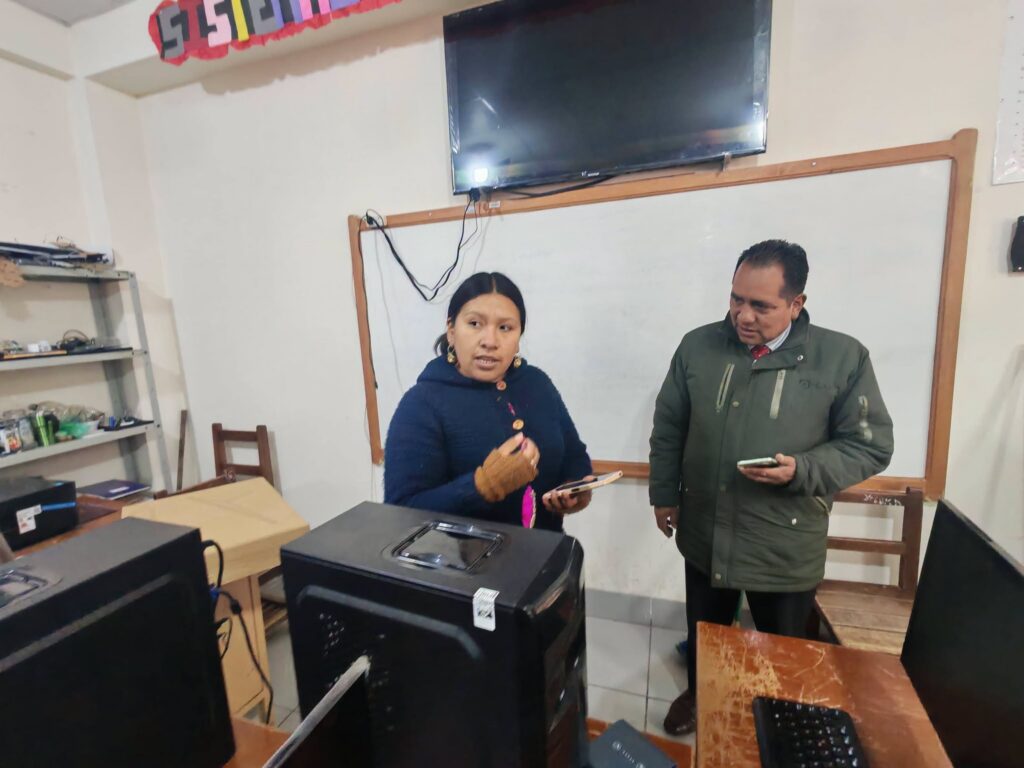 Internet satelital Starlink llega a escuelas de El Alto
