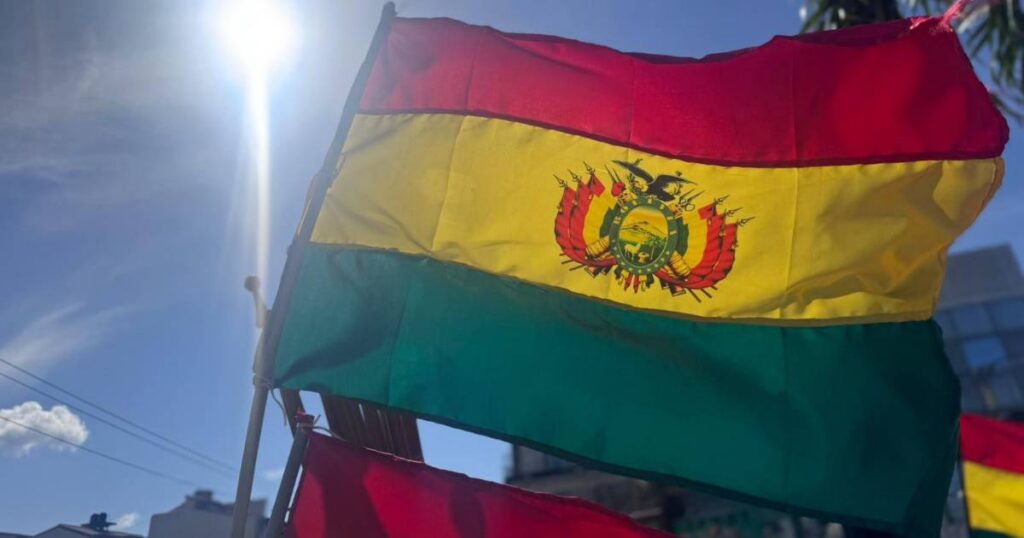 Bolivia conmemora 201 años de independencia en un contexto de crisis económica