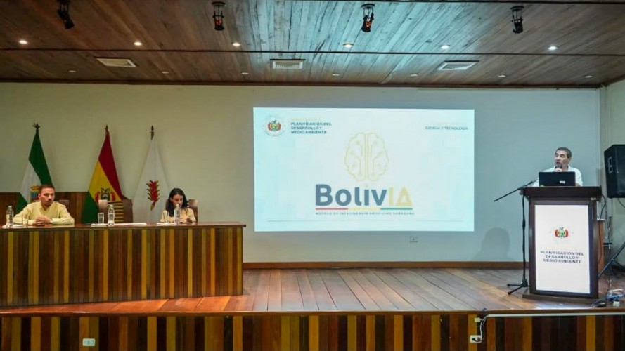 Bolivia da un paso hacia la soberanía tecnológica con el lanzamiento de 'BolivIA'
