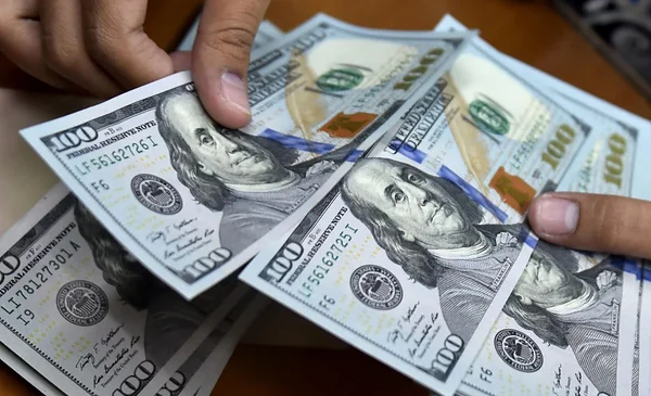 El BCB comienza la devolución de depósitos en dólares de hasta $us 5.000