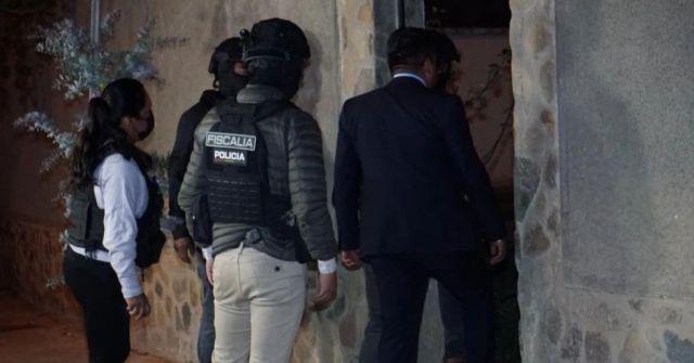 Escapa sospechoso armado en allanamiento en Calacoto