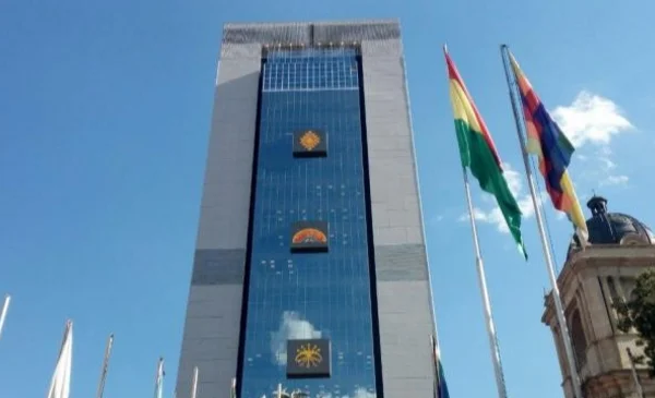 Gobierno emite nuevo decreto para descuentos en sueldos de servidores públicos