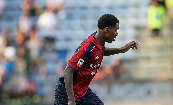 Tragedia en la piscina: Jugador del Cagliari en estado crítico