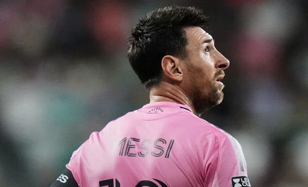 Una jornada desafortunada para Messi: El penal fallido y la derrota del Inter Miami ante Nashville
