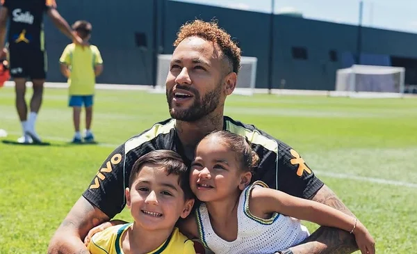 Un padre amoroso: Neymar apoya a su hija Mavie en su debut en ballet