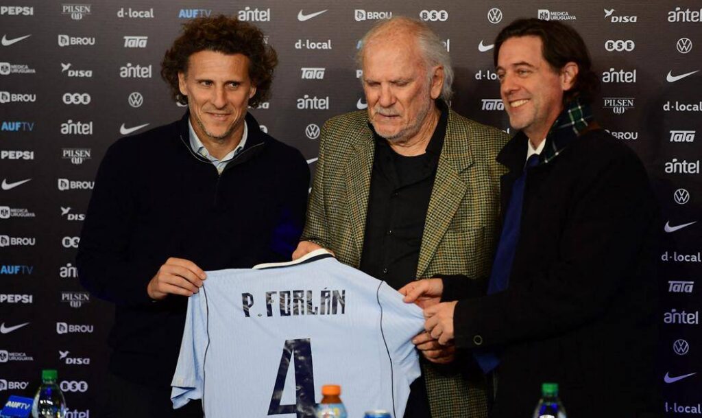 Diego Forlán se convierte en el nuevo entrenador interino de la selección uruguaya
