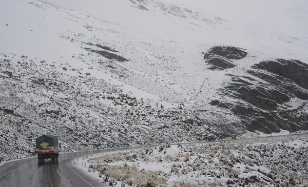Cierre de rutas en Bolivia debido a intensas nevadas