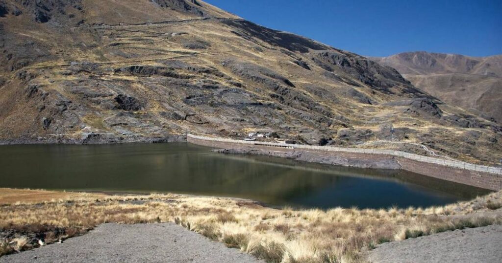 Epsas asegura el suministro de agua potable en La Paz, que enfrenta alerta roja
