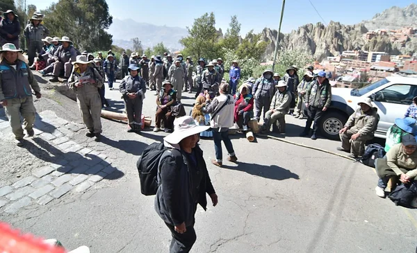 Protesta de trabajadores de Emaverde por salarios adeudados en La Paz
