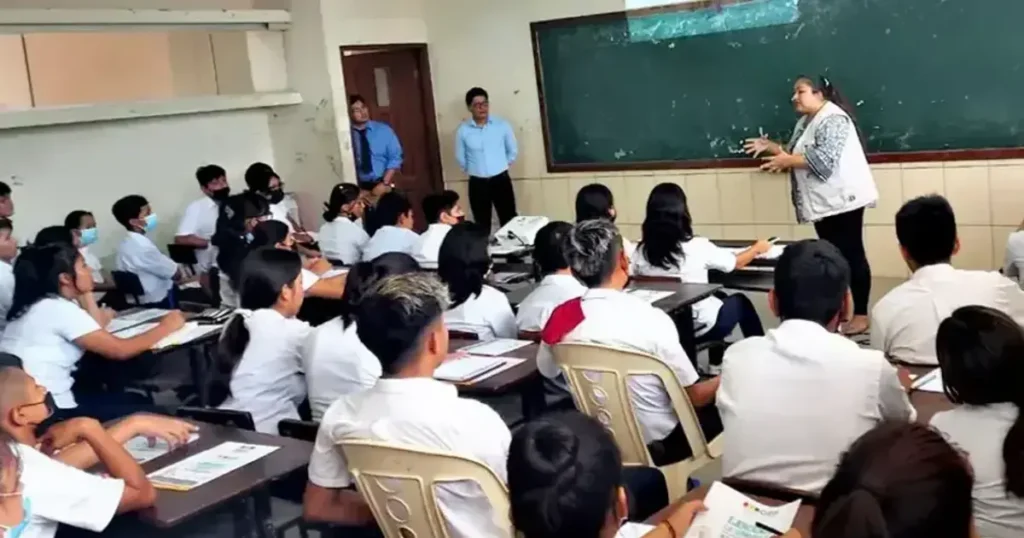 El ministro de Educación aclara el calendario escolar en Bolivia
