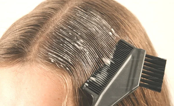 Soluciones rápidas para cubrir las canas sin químicos