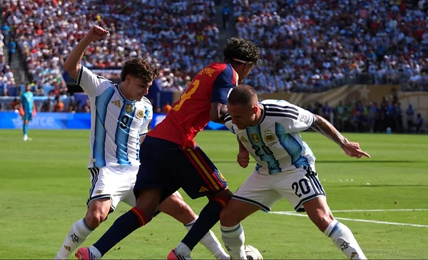 Argentina y España reciben sanciones de la FIFA tras incidentes en la final del Mundial