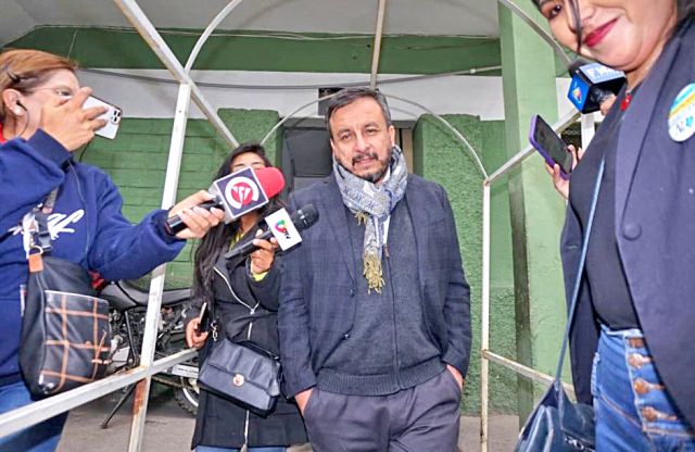 Mauricio Medinaceli asegura que permanecerá en Bolivia para su defensa