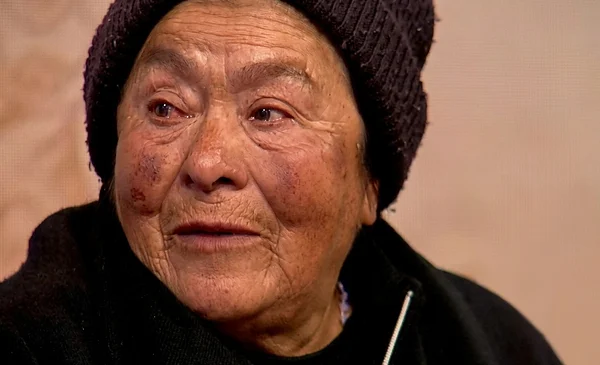 Doña Teresa busca apoyo tras la pérdida de su esposo