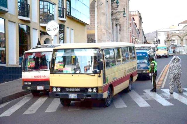 Choferes proponen ajuste en tarifas mientras vecinos se oponen a cualquier incremento
