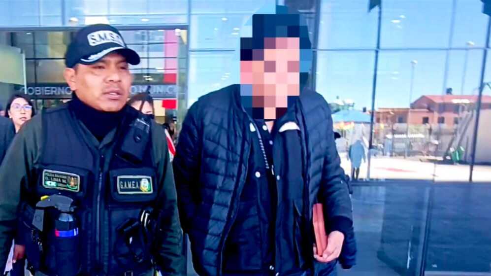 Exfuncionario de El Alto enfrenta acciones legales por presentar libreta militar falsificada