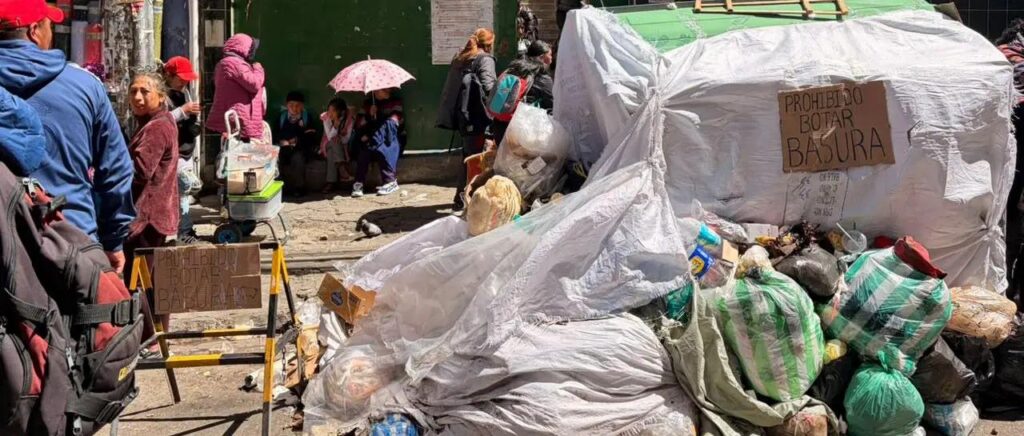 Comerciantes de La Paz toman la iniciativa ante la crisis de basura
