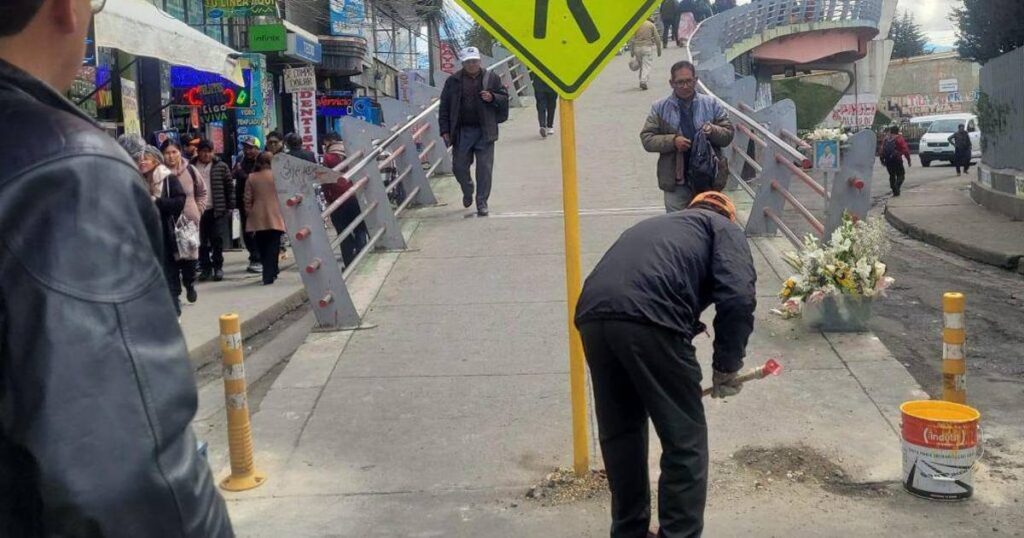 La Alcaldía de El Alto implementa medidas tras intento de minibús de cruzar pasarela peatonal