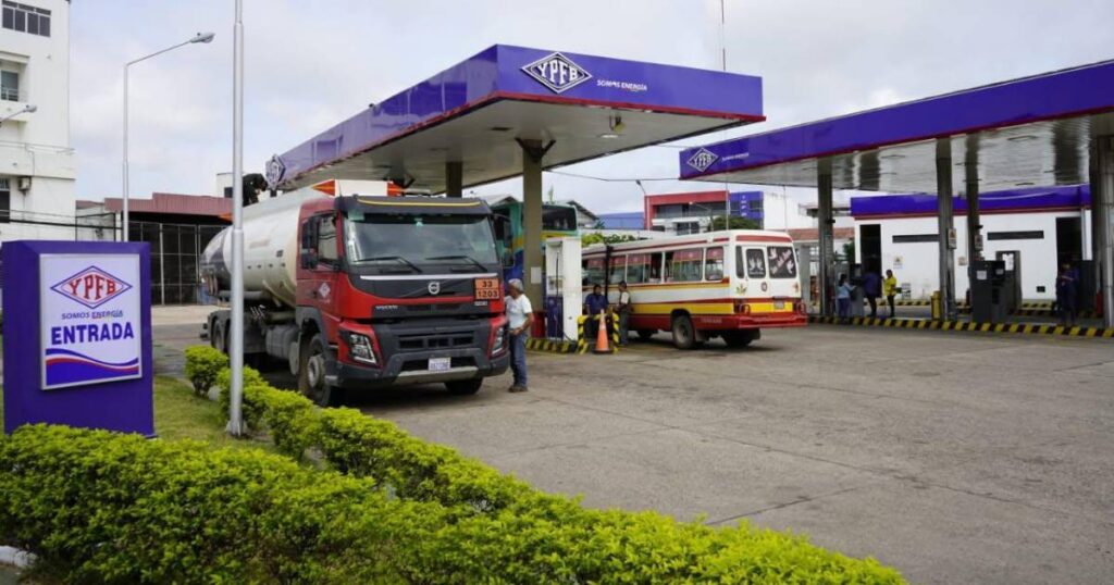 Denuncias de cobros ilegales en YPFB generan alarma y anuncian acciones legales