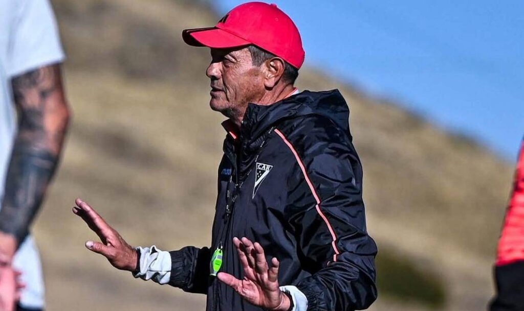 Mauricio Soria deja de ser el entrenador de Always Ready