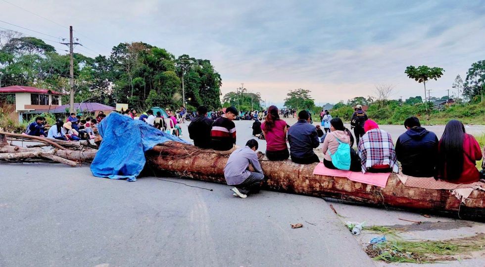 Estudiantes de Unibol llevan a cabo bloqueo indefinido en ruta Cochabamba–Santa Cruz