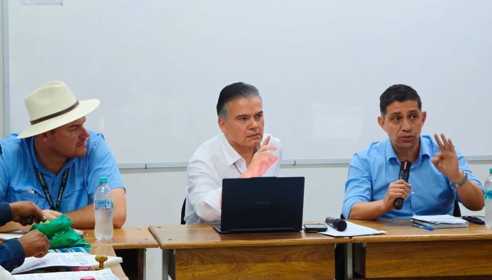 Ministro Justiniano viaja a Yapacaní en medio de un conflicto sin resolver