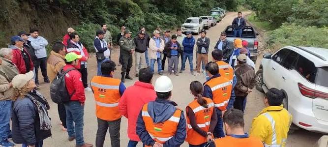 Transportistas de Valles Cruceños advierten con bloqueo indefinido por pésimas carreteras