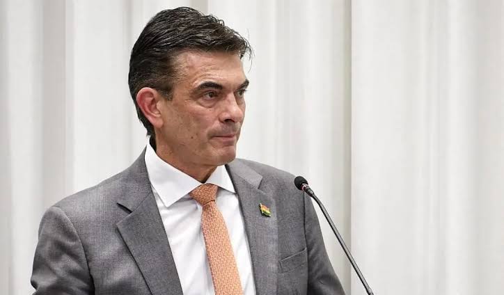 Paz defiende alza del diésel al considerar necesaria la medida