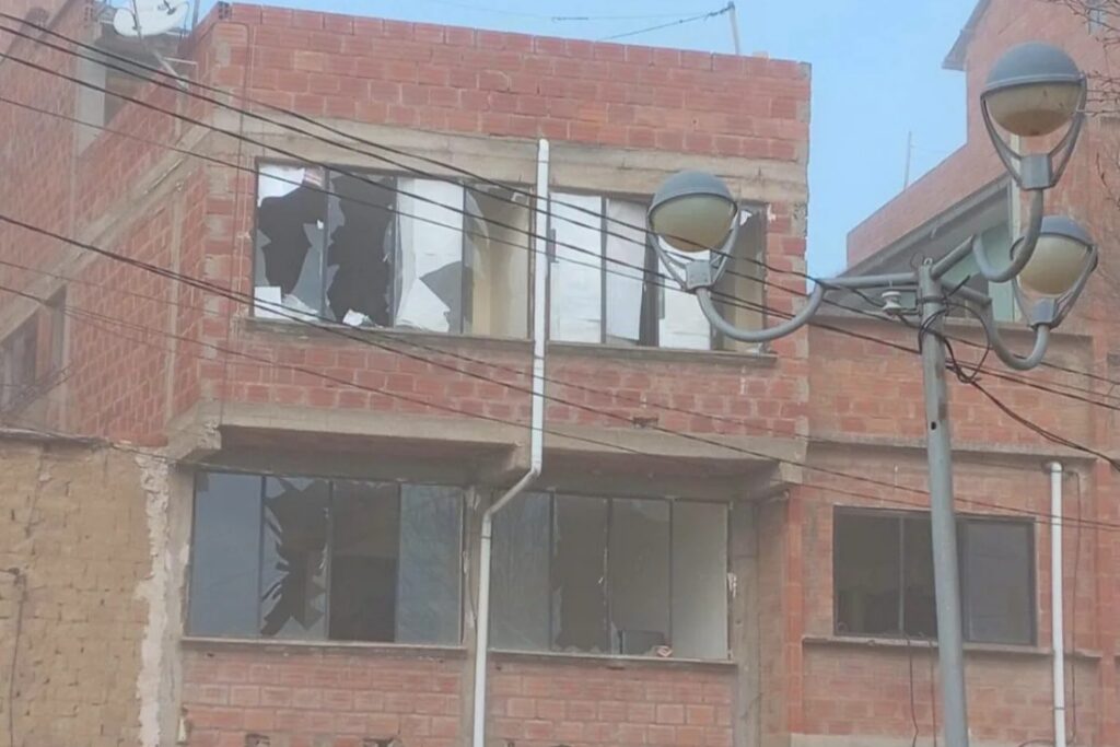 Explosiones en regimiento de Viacha causan un muerto
