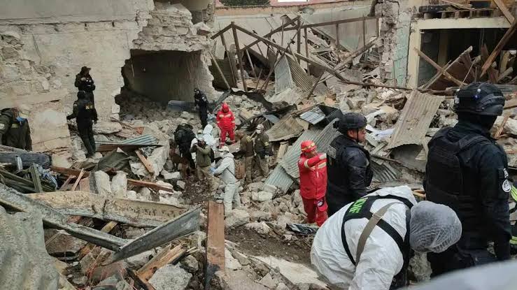 Continúa la búsqueda de víctimas en Viacha tras explosiones