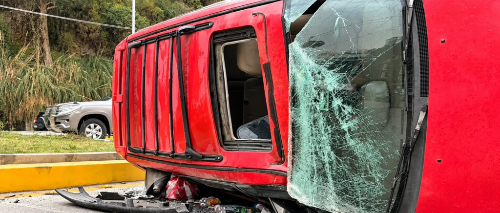 Accidente en La Paz: Colisión entre minibús y vagoneta deja heridos