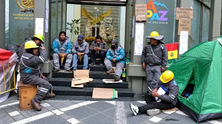 Trabajadores de Sak’a Churu llevan 12 días de movilización exigiendo salario adeudado