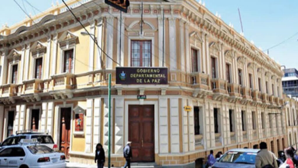 Controversia por salario en la Gobernación de La Paz