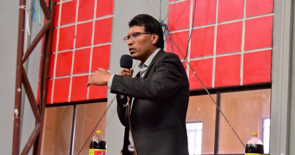 Cívicos exigen acciones legales contra Nilton Condori por bloqueos